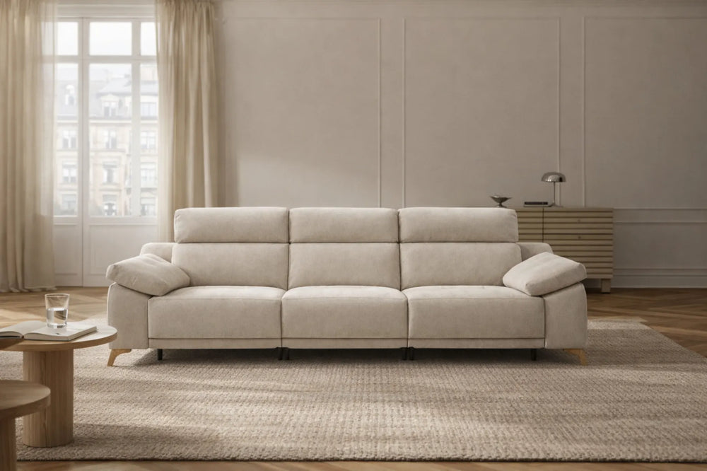 Sofá triplaza color beige modelo Vissuto Bubu.