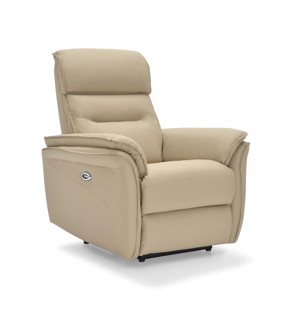 Sillón relax eléctrico Vissuto Karina tapizado en piel beige visto en ángulo sobre fondo blanco