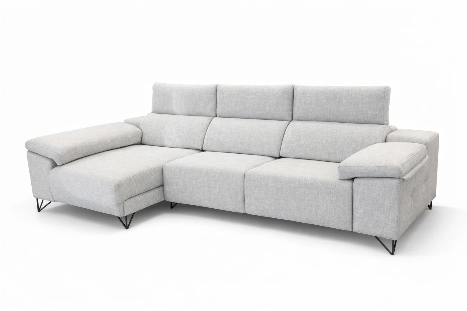 Sofá triplaza chaise gris claro con patas hairpin negras