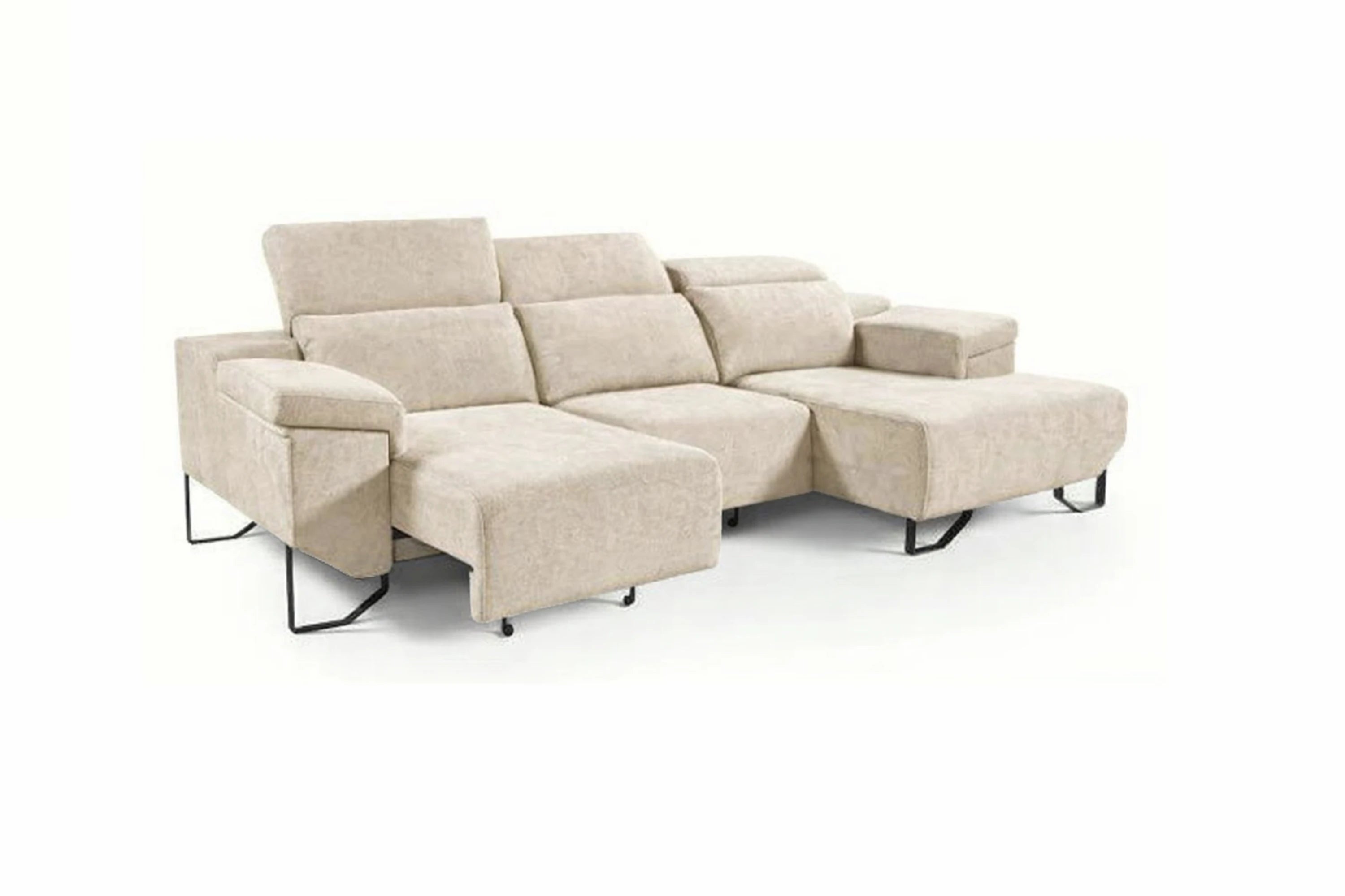 Sofá triplaza chaise longue beige crema con patas negras metálicas modelo Vissuto Herman.