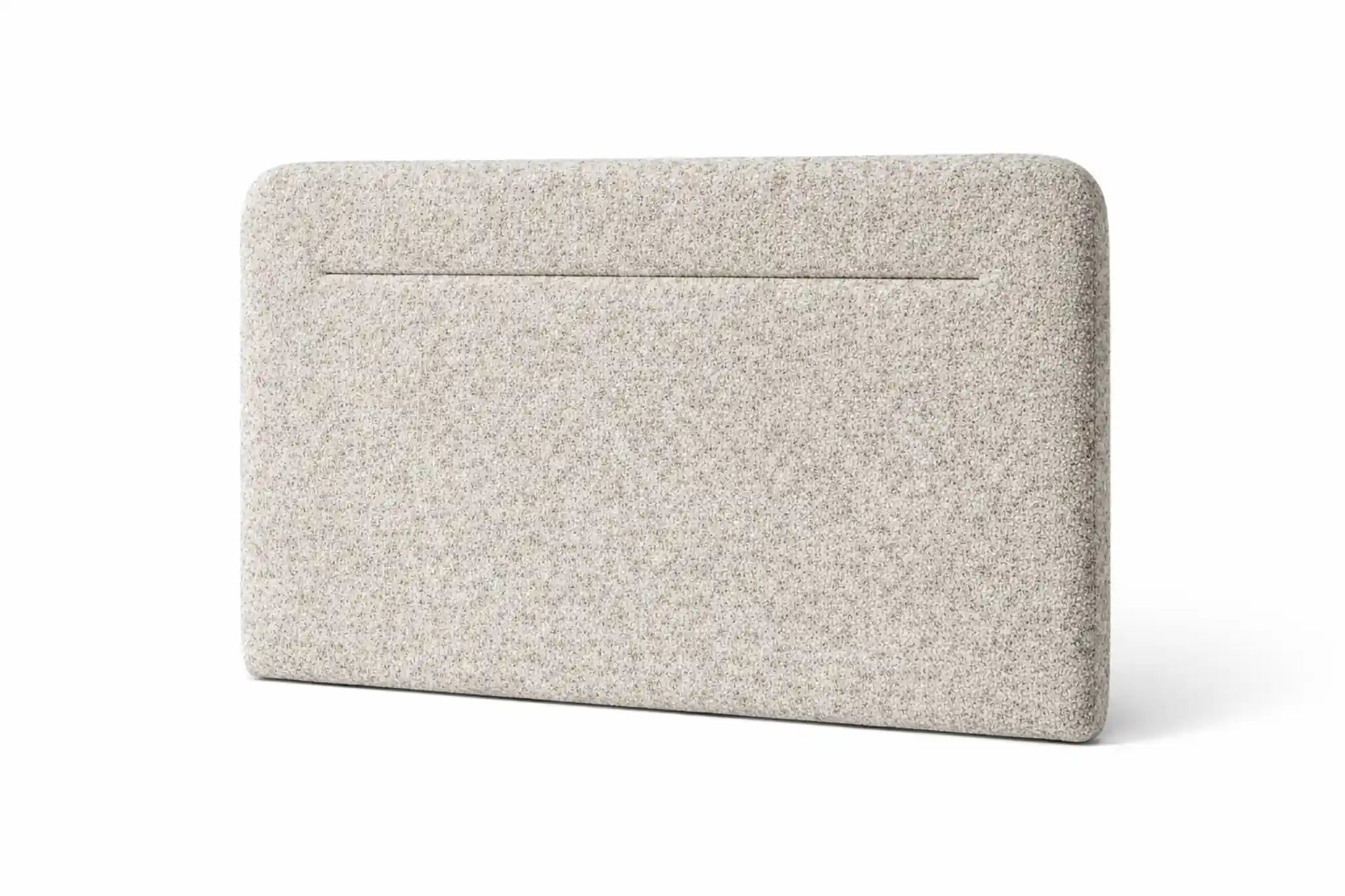 Cabecero tapizado con ranura horizontal superior en tono gris claro.