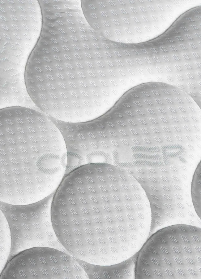 Primer plano de la capa de espuma del colchón Endurance Firm con formas circulares en relieve de color blanco