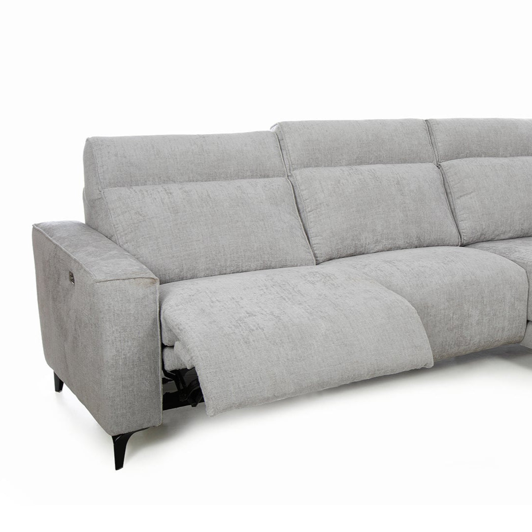 Detalle del sofá relax Vissuto Ares gris con reposapiés extendido