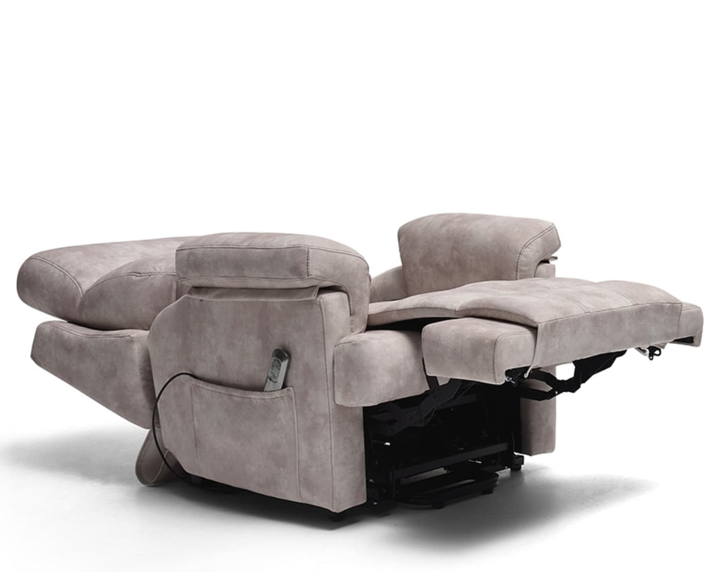 Vista lateral del sillón relax eléctrico Vissuto Owen totalmente reclinado hacia atrás y reposapiés elevado.